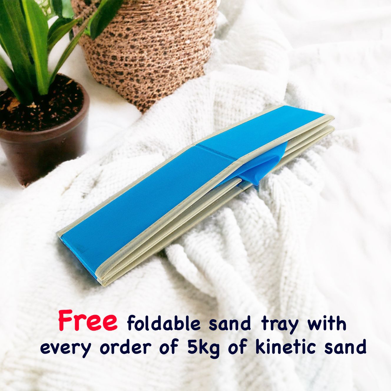 Foldable sand tray