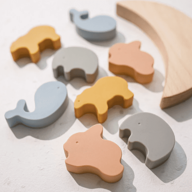 Silicon Stacking Balancing Animals on Wooden Moon Children Toy