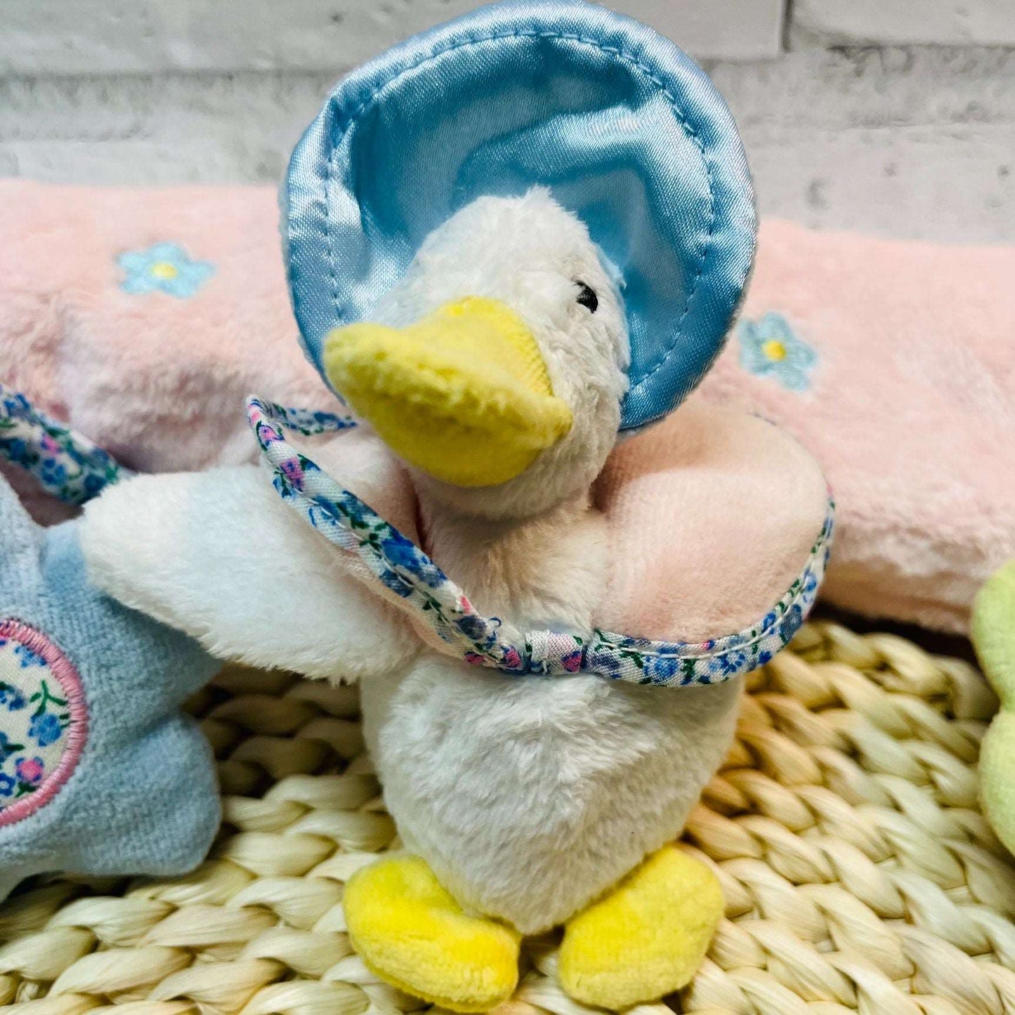 Crib Stroller Bed Rattle Hanging Mother goose Toy.